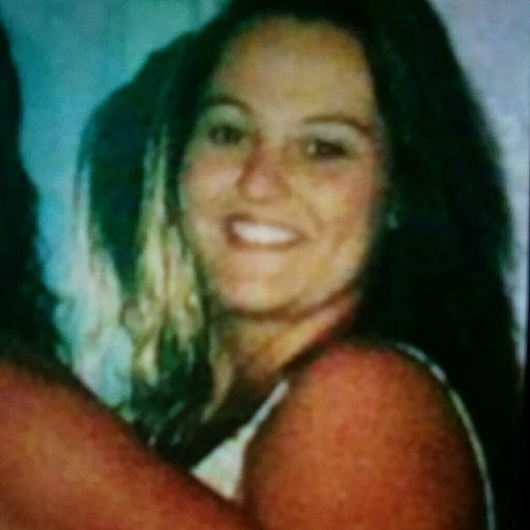 Profile Picture of Gina Semones (@pixieaffair) on Poshmark