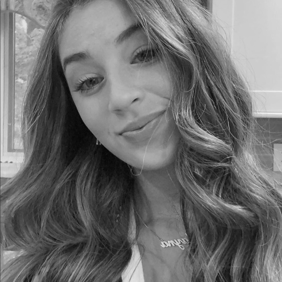 Profile Picture of Alayna Mongiovi (@alaynamongiovi) on Poshmark