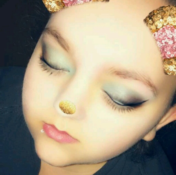 Profile Picture of Hannah Stringer (@makinzie697) on Poshmark