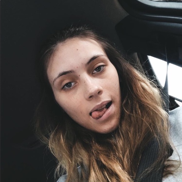 Profile Picture of Alexis Abshire (@alexis_abshire) on Poshmark