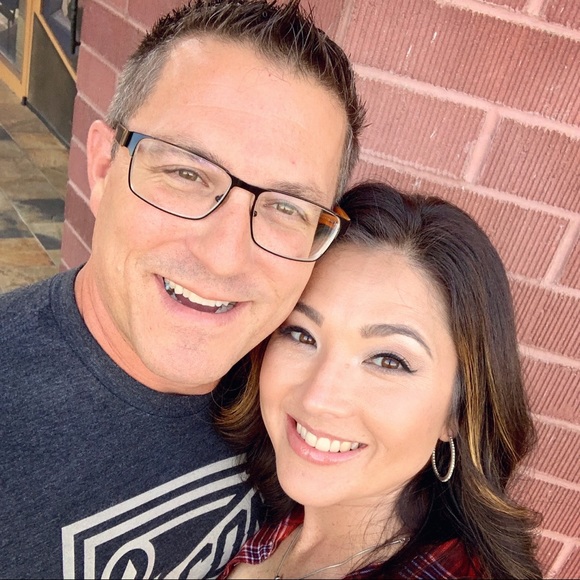Profile Picture of Julie Read (@4kidsandabiz) on Poshmark