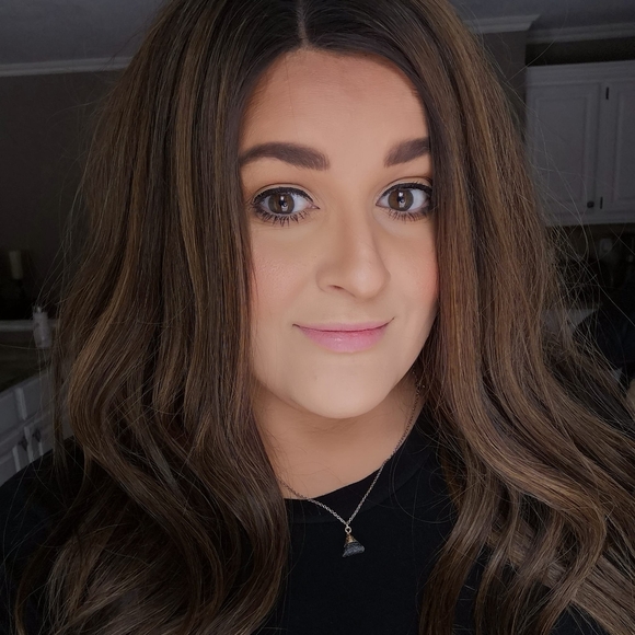 Profile Picture of Macy Beley (@macybeley) on Poshmark