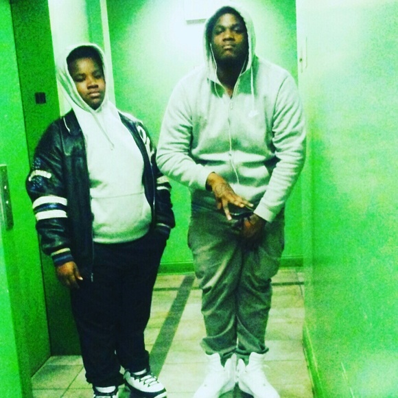 Profile Picture of Joshua Quainoo (@gloccwave) on Poshmark