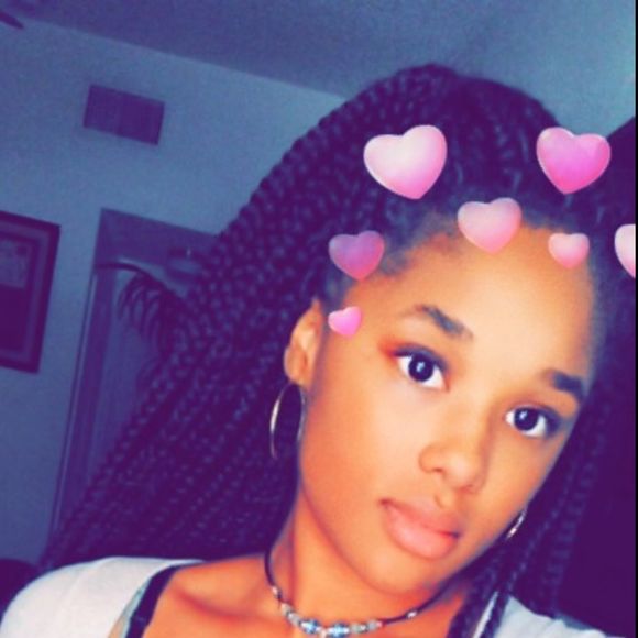 Profile Picture of Jhasmine Cromer (@xoflames) on Poshmark