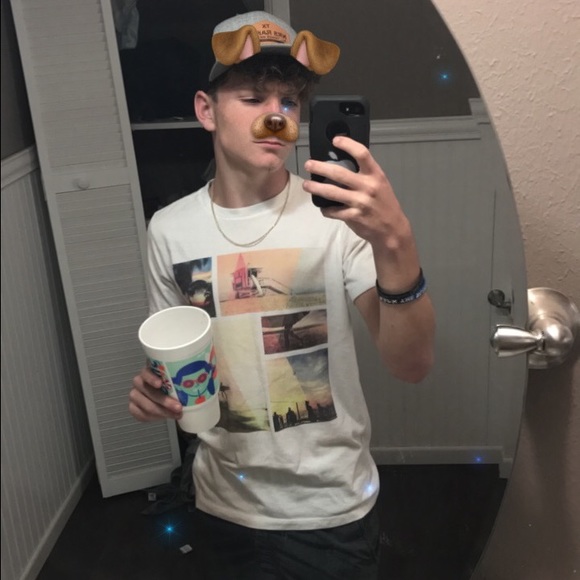 Profile Picture of Caleb Schelsteder (@crs_34) on Poshmark