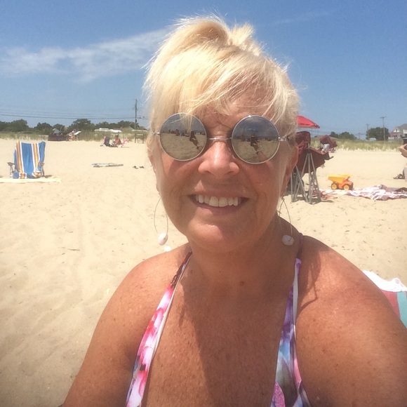 Profile Picture of Laurs Notte (@ljnjkj) on Poshmark