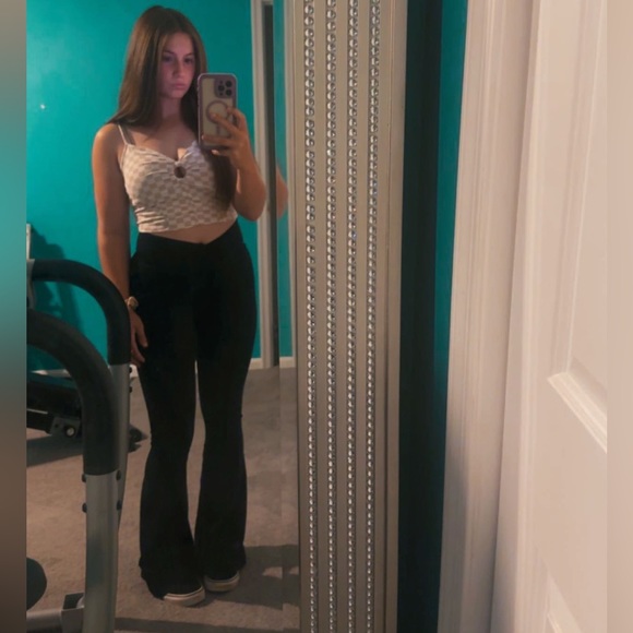 Lindsay Cavey - Poshmark Profile Picture of Lindsay Cavey (@lindsaycavey) on Poshmark