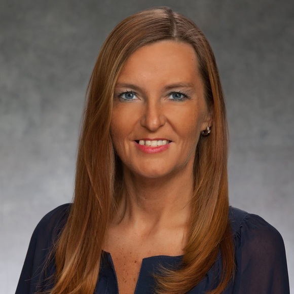 Profile Picture of Christina Wiebe (@christinawiebe) on Poshmark