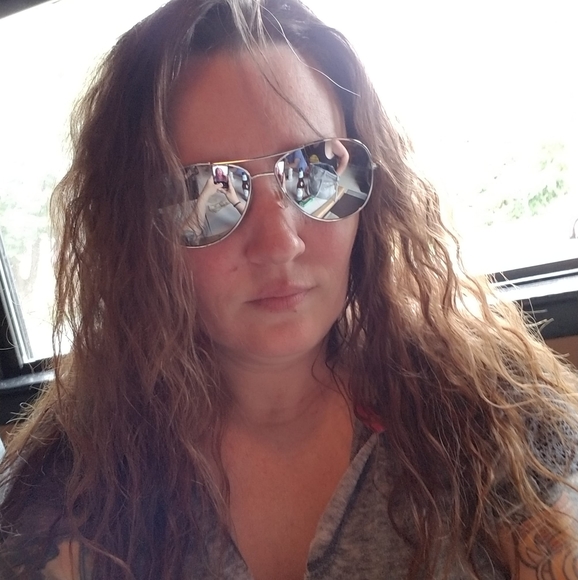 Profile Picture of Tammy Gauthier-ehrhardt (@tammylee1975) on Poshmark