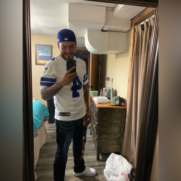 Profile Picture of Luis Casares (@luis1027casares) on Poshmark