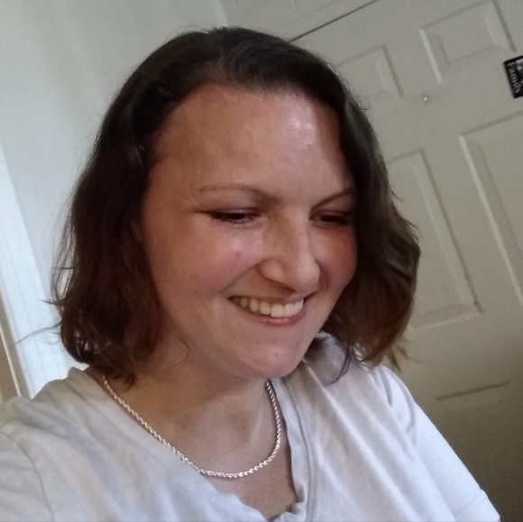 Profile Picture of Jamie Dutton (@jamie82david) on Poshmark