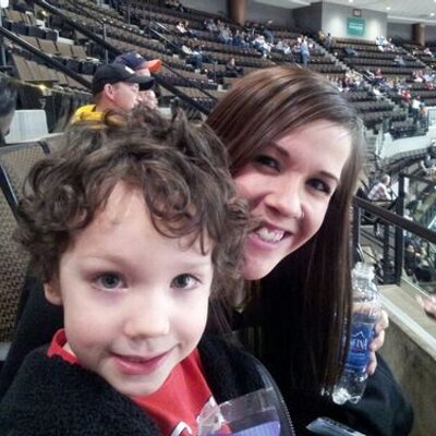 Profile Picture of Lora Lowe (@loralew) on Twitter