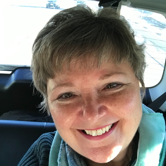 Profile Picture of Jennifer Stawinski (@jenski17) on Poshmark