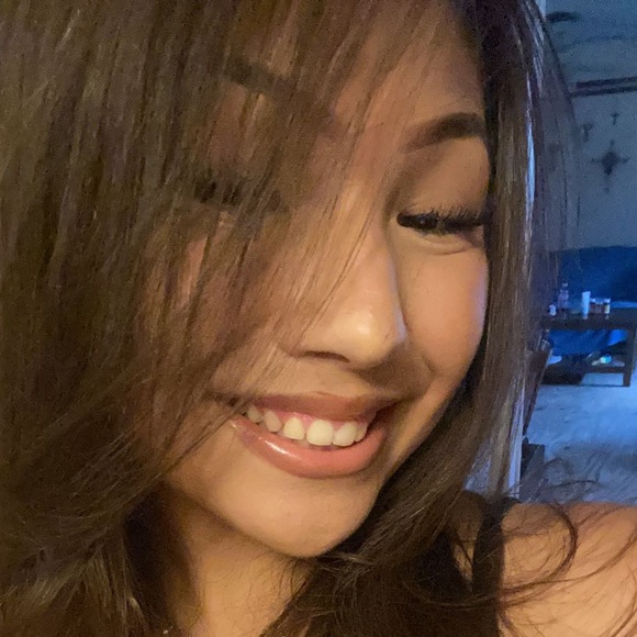 Profile Picture of Alyssa Castelar (@alyssacastelar) on Poshmark