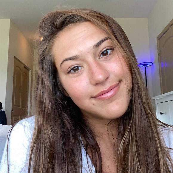 Profile Picture of Rylee Gallmeyer (@ryjade) on Poshmark