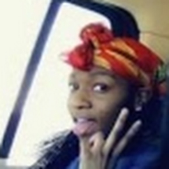 Profile Picture of Shania Johnson (@fireshania) on Poshmark