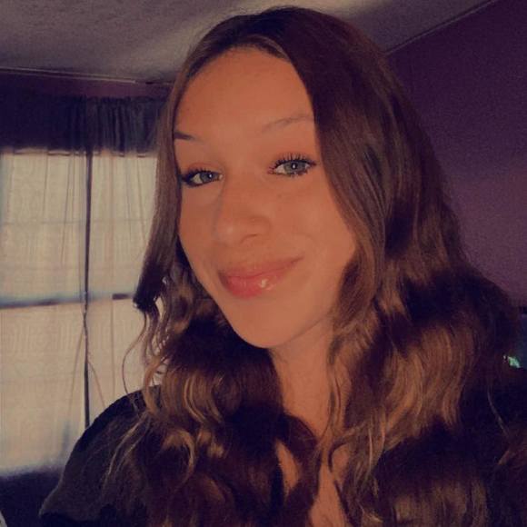 Profile Picture of Katelyn Isaacs (@katie_1500101) on Poshmark