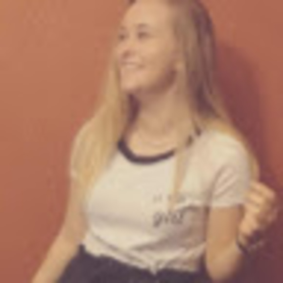 Profile Picture of Natalie Blindt (@nblindt619) on Poshmark