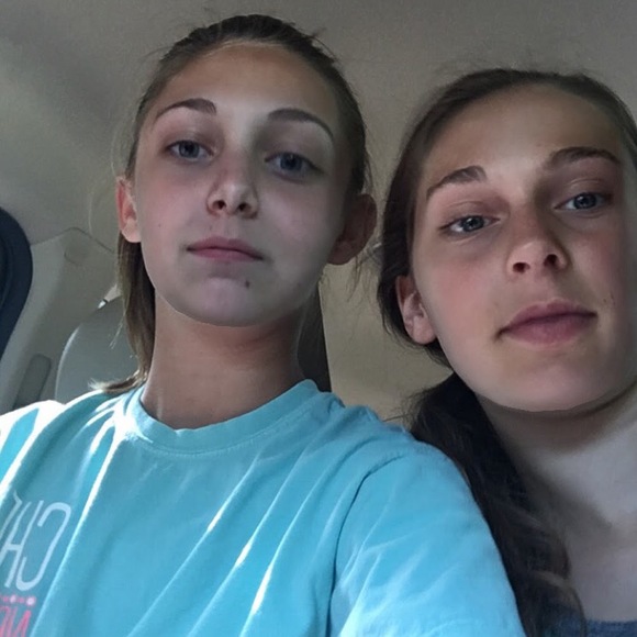 Profile Picture of Chloe Zieroff (@chloezieroff) on Poshmark