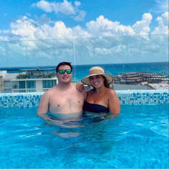 Profile Picture of Meredith Kelderhouse (@mgkelderhouse) on Poshmark