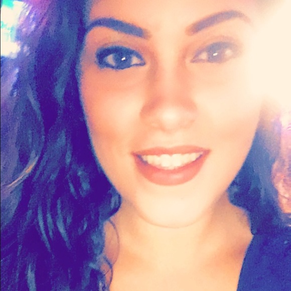 Profile Picture of Ashley Hoffner (@ashleyhoffner) on Poshmark