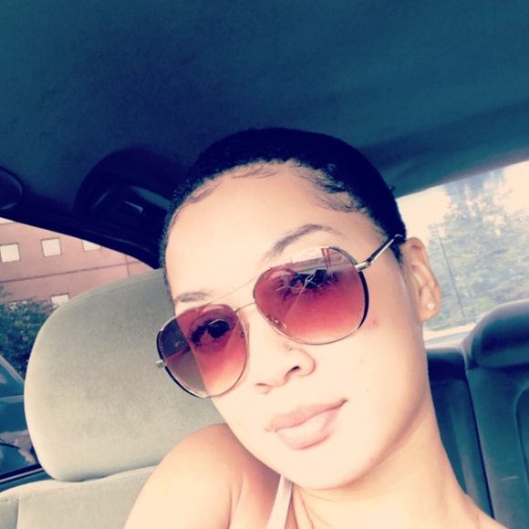 Profile Picture of Shalaia Vaughn (@shalaiav7) on Poshmark