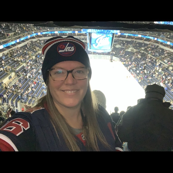 Profile Picture of Lisa Arsenault (@lisa_arsenault) on Poshmark