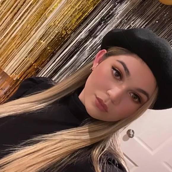 Profile Picture of Angelina Quintero (@rosaquin1508) on Poshmark