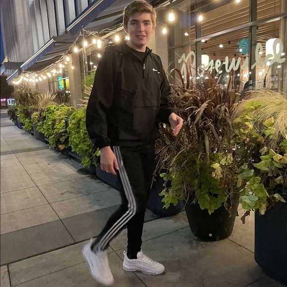 Tason Ceplecha - Poshmark Profile Picture of Tason Ceplecha (@tasonceplecha) on Poshmark