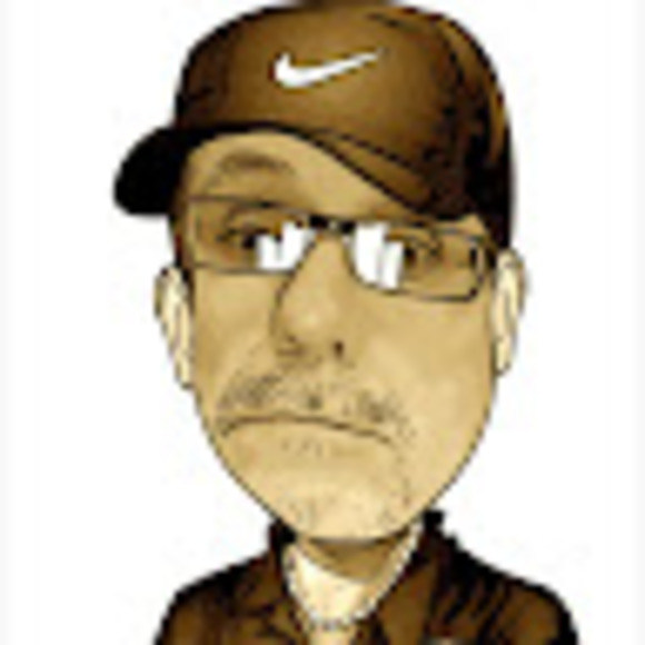 Profile Picture of Kevin Bee (@weebeemedia) on Poshmark