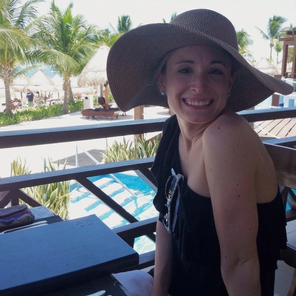 Profile Picture of Nicole Mignault (@nikimig) on Poshmark