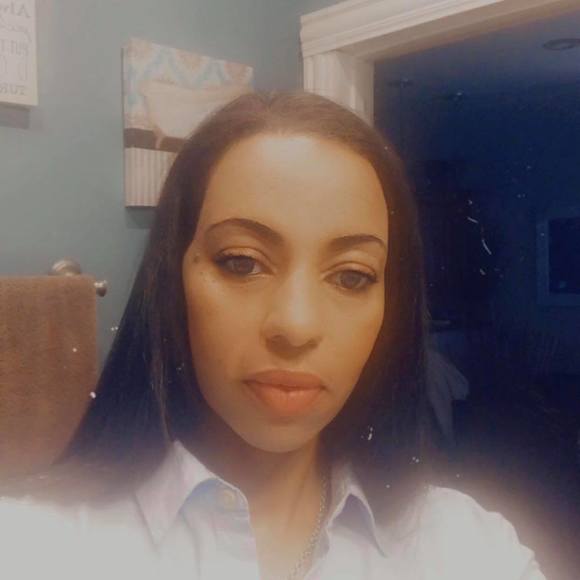 Profile Picture of Lisa Snead- bester (@lisabester) on Poshmark