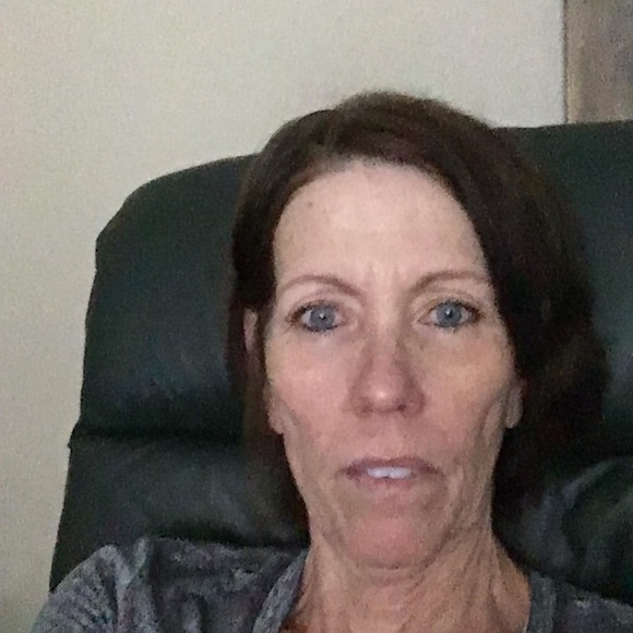 Profile Picture of Cindy Riggle (@cindy_riggle) on Poshmark