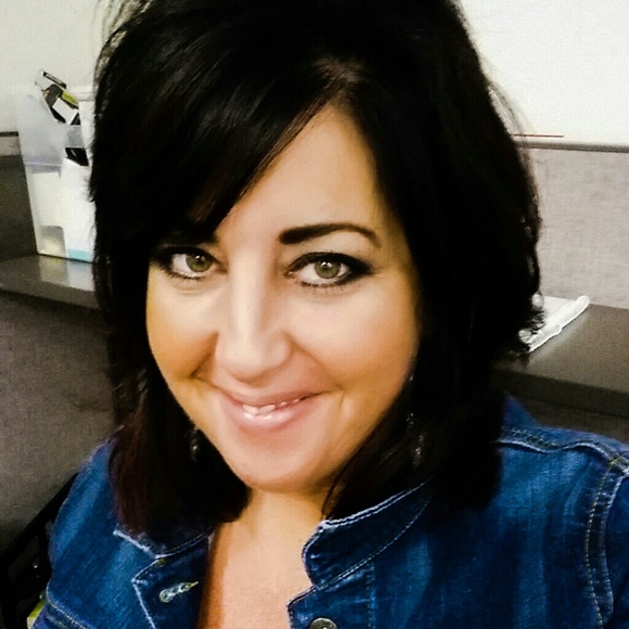 Profile Picture of Monica Meenaghan (@auntmo) on Poshmark