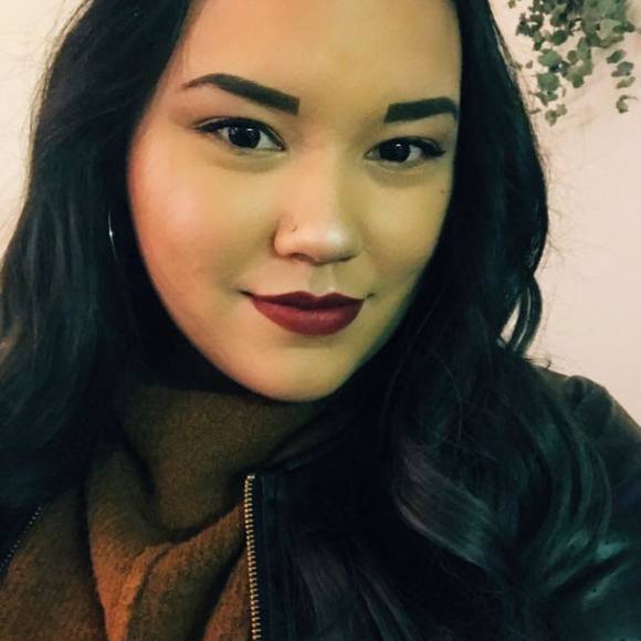 Profile Picture of Samantha Toves (@sam_toves) on Poshmark
