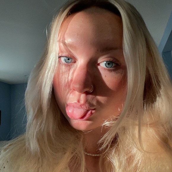 Profile Picture of Jillian Hurbanek (@jhurbanek) on Poshmark