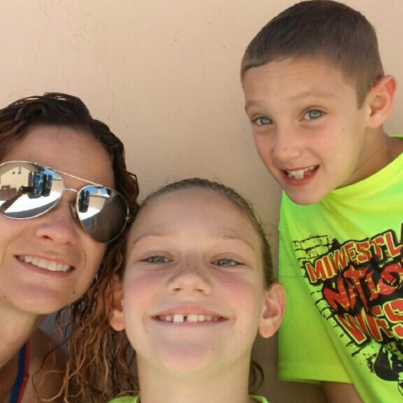 Profile Picture of Tina Cheek (@cheetin) on Poshmark