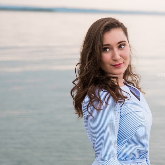 Profile Picture of Lauren Hearne (@lhhearne238) on Poshmark