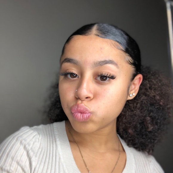 Profile Picture of Breanna Quintero (@breannaquint107) on Poshmark