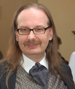 Profile Picture of Kim Newmanon Wikipedia