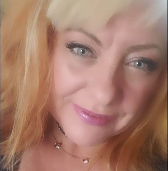 Profile Picture of Helen Balmer (@balmer516) on Poshmark