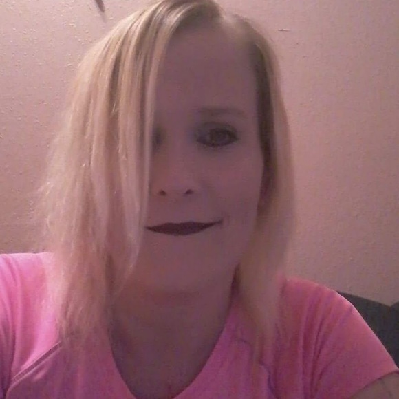 Profile Picture of Kris Day (@krisday1488) on Poshmark