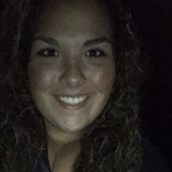 Profile Picture of Josephine Quattrocchi (@josephine_qua) on Poshmark