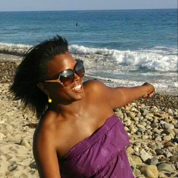 Profile Picture of Cloris Brown (@iamcbrown) on Poshmark