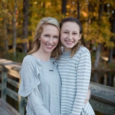 Profile Picture of Elizabeth Wallace (@hnemom) on Twitter