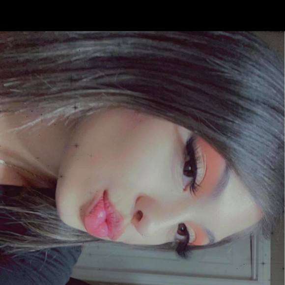 Profile Photo of Carolina Espinoza (@caroespinoza142) on Poshmark