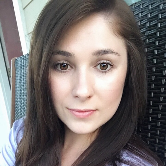 Profile Picture of Alyssa Redding (@maredding) on Poshmark