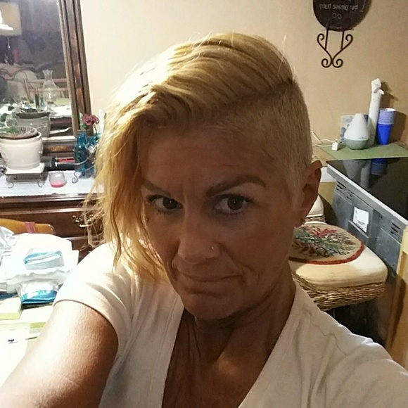 Profile Picture of Kimbra Mcgrath (@mcgrath) on Poshmark