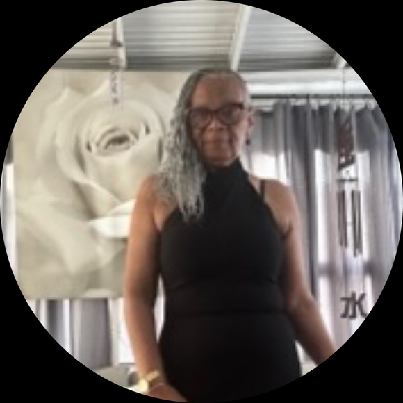 Profile Picture of Patricia Huff (@jazzylady1951) on Poshmark