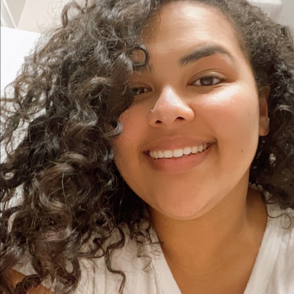 Profile Picture of Ally Vallecillo (@ally_vallecillo) on Poshmark